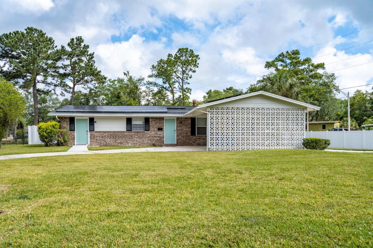 Jacksonville Retreat: Unwind In Style At Our Cozy Duplex Apartment Exterior photo